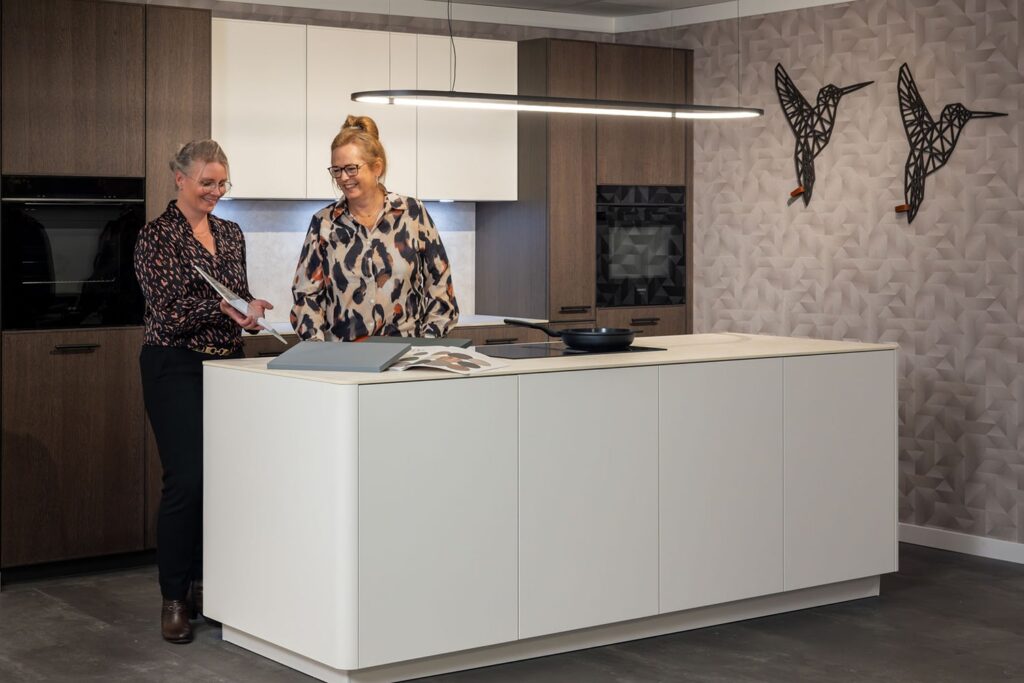 Sfeerbeeld in de showroom van Kooistra Keukens