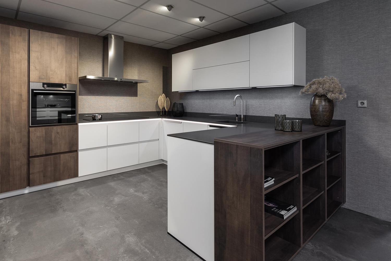 Showroomkeuken met maxi line onderkasten